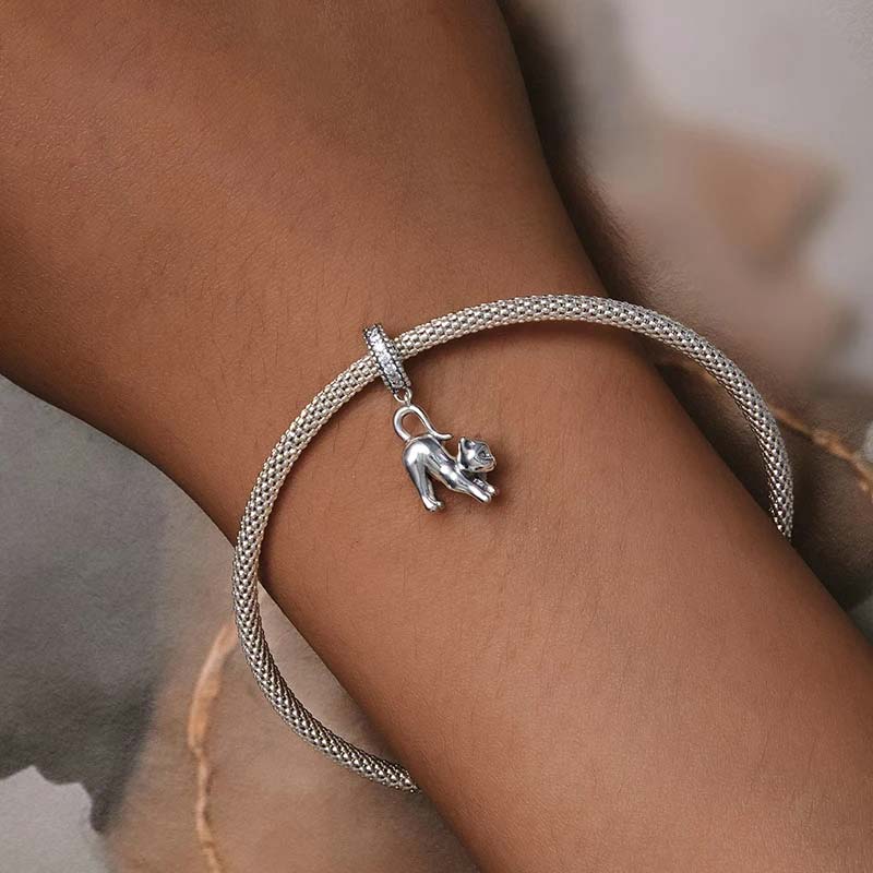 Berloque com Pingente Gato Espreguiçando em Prata 925