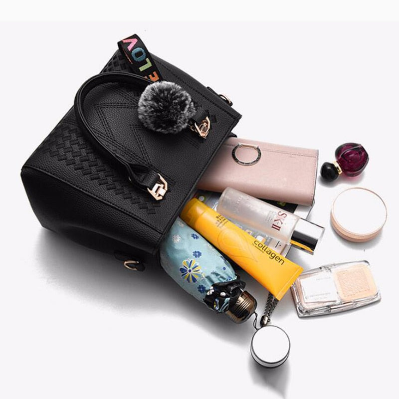 Bolsa Detalhes com Chaveiro Modelo Europa