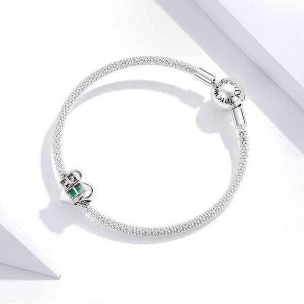 Berloque de Natal Coração Janela com Papai Noel e Árvore Prata