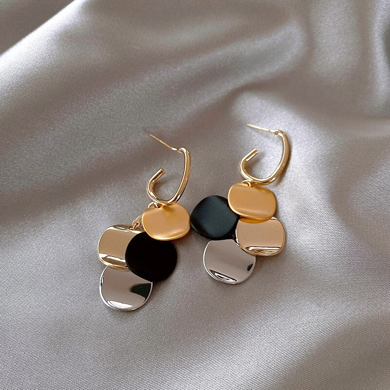 Brinco Dourado Pingente Medalhinhas