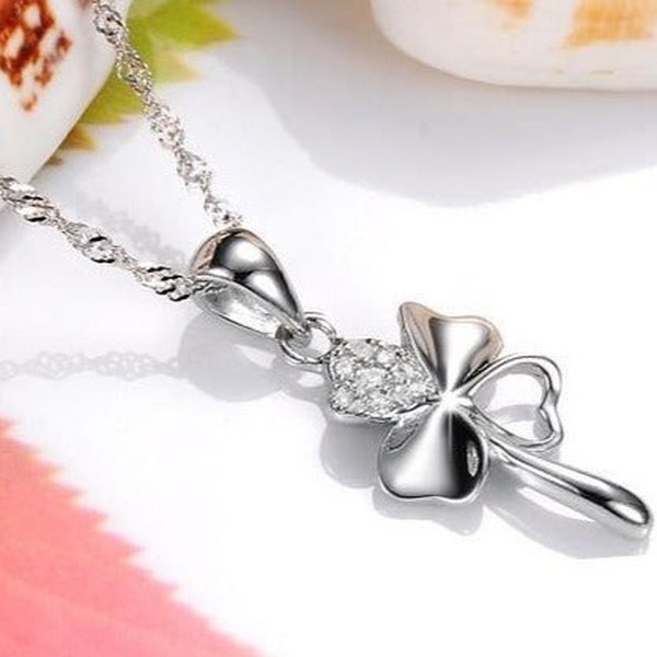 Colar com Pingente Trevo da Sorte