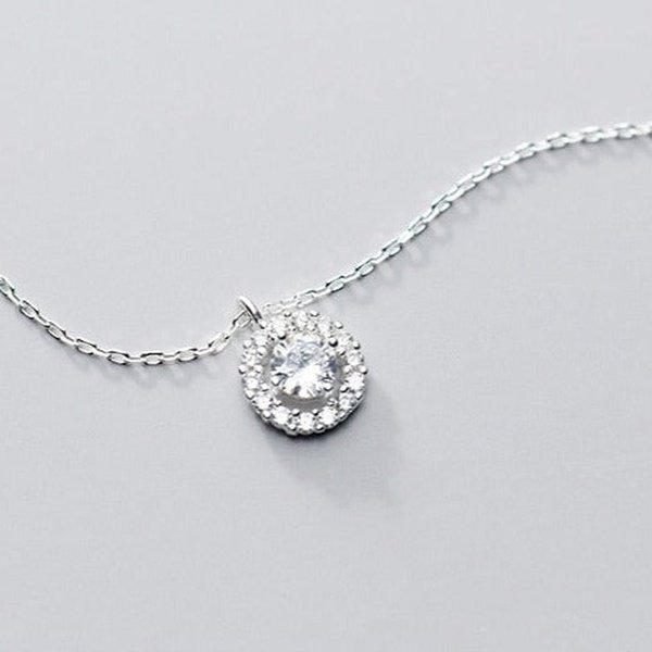 Colar com Pingente Luminoso com Zircônias