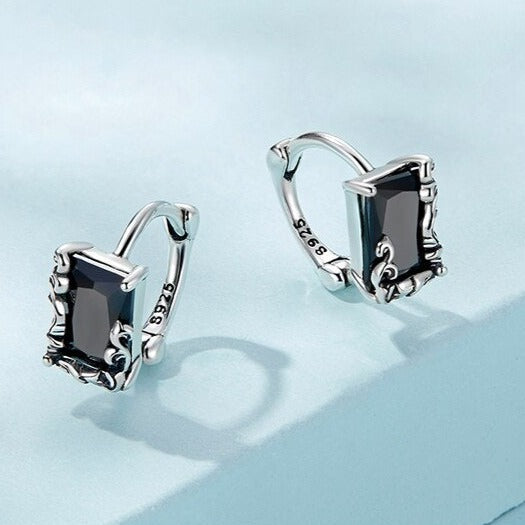 Brinco de Prata com Pedra de Zircônia Negra