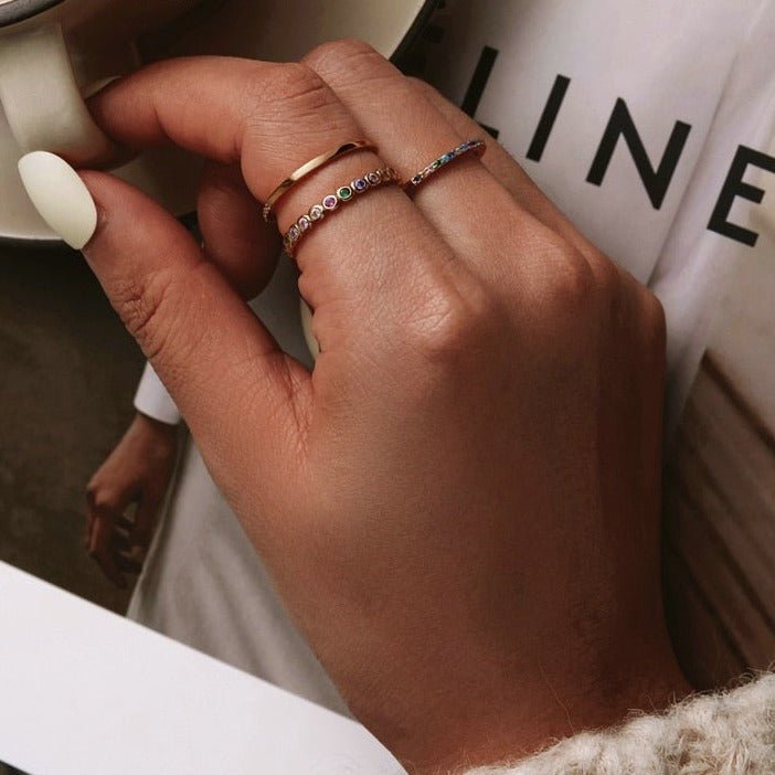 Anel Prata com Cravejado de Zircônia Colorido