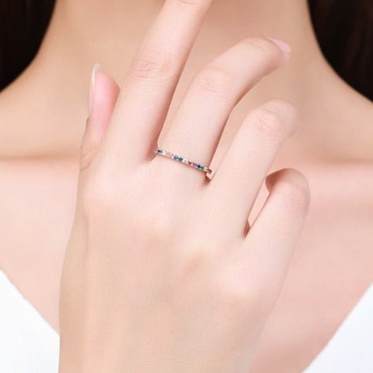 Anel Prata com Cravejados de Zircônias Coloridas