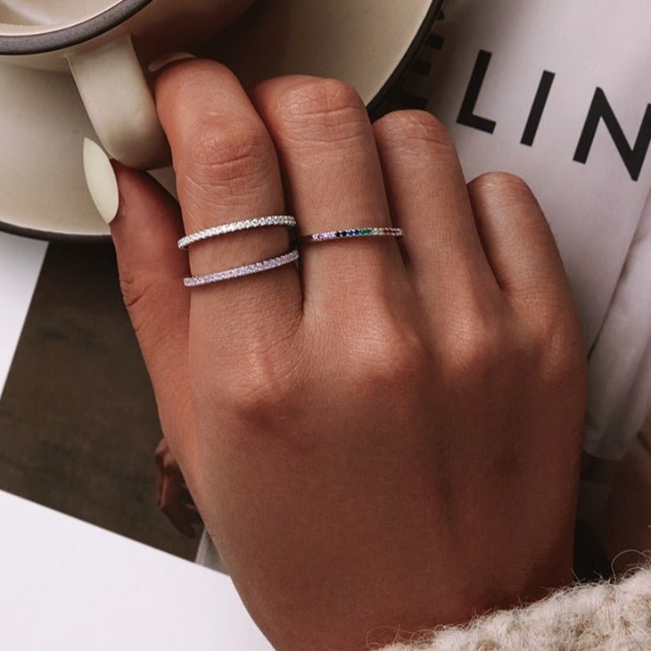 Anel Prata com Cravejados de Zircônias Coloridas