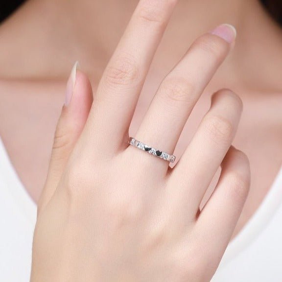 Anel Prata Sequência de Corações e Zircônias