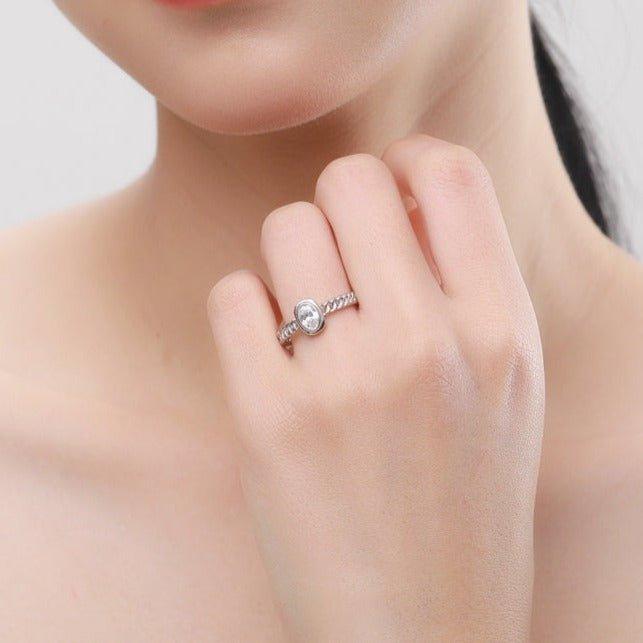 Anel Solitário Oval Trançado Prata