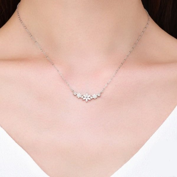 Colar de Prata Floral