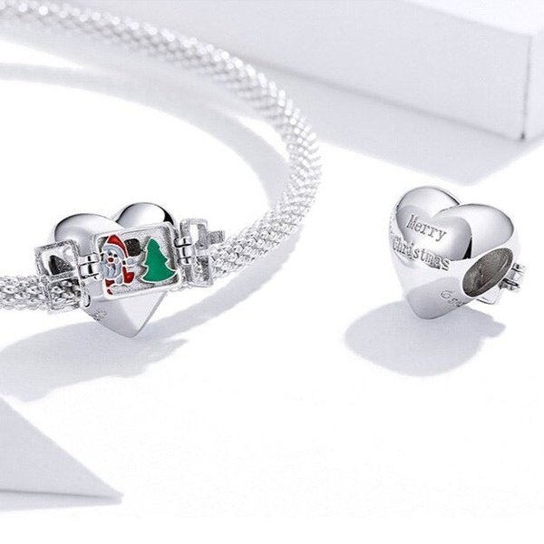 Berloque de Natal Coração Janela com Papai Noel e Árvore Prata