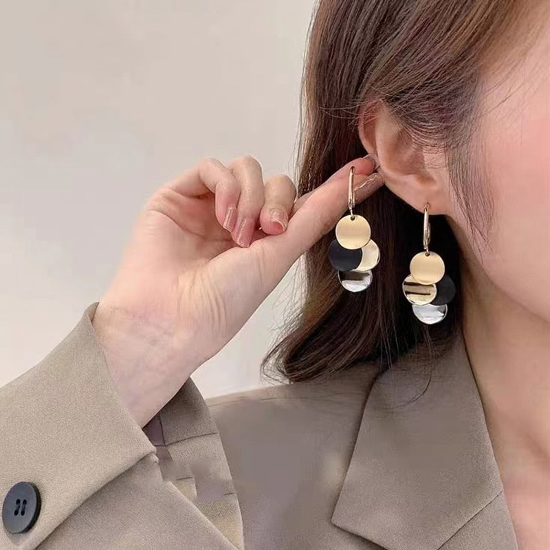 Brinco Dourado Pingente Medalhinhas