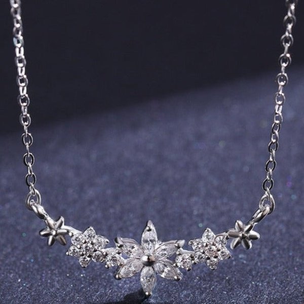 Colar de Prata Floral