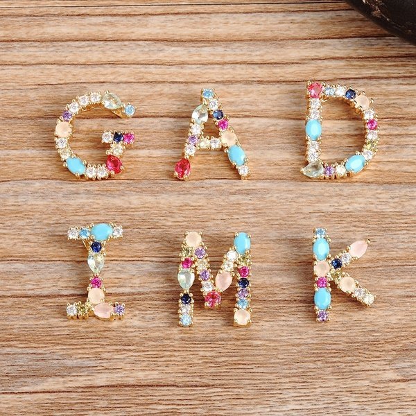 Colar Dourado com Pingente Letra em Zircônia