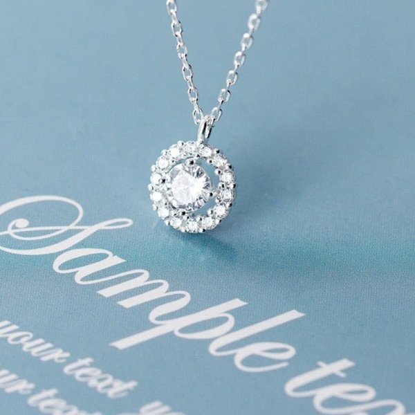 Colar com Pingente Luminoso com Zircônias