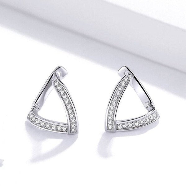 Brinco de Prata Triangular com Zircônias