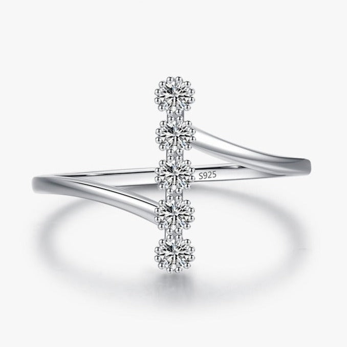 Anel com Sequência de Zircônia Prata