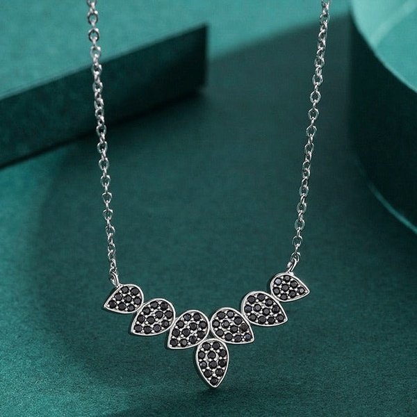 Colar de Prata Folhas com Zircônias