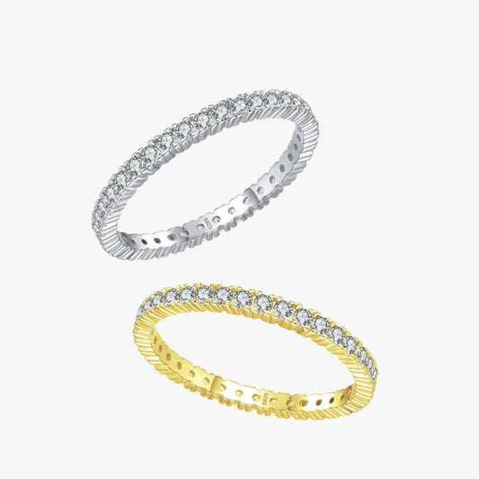 Anel Clássico Cravejado com Zircônias