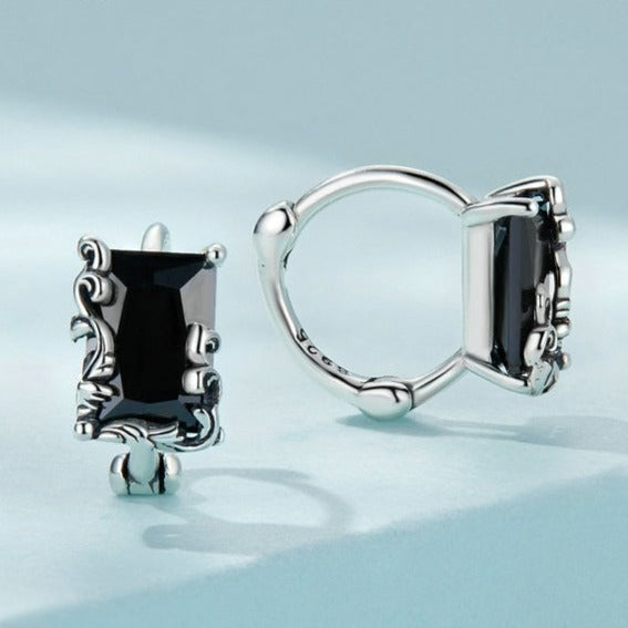 Brinco de Prata com Pedra de Zircônia Negra