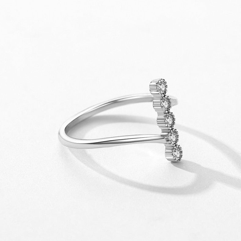 Anel com Sequência de Zircônia Prata