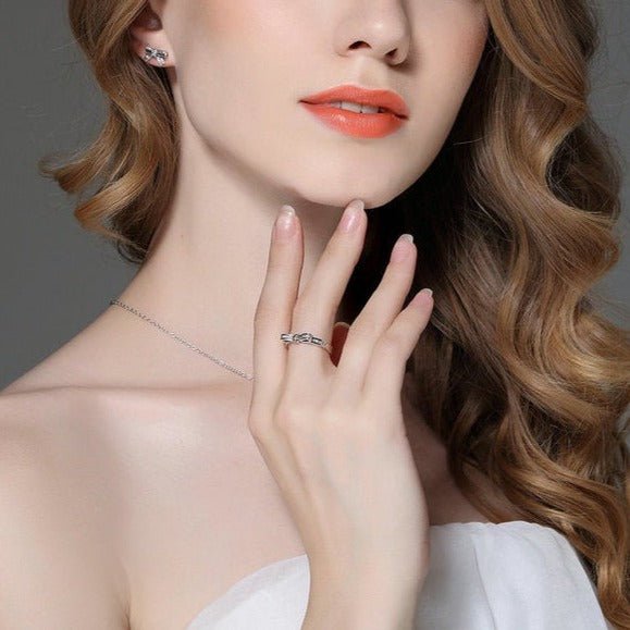 Anel Laço Prata com Cravejado de Zircônia