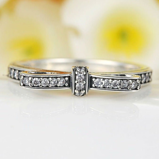 Anel Laço Prata com Cravejado de Zircônia