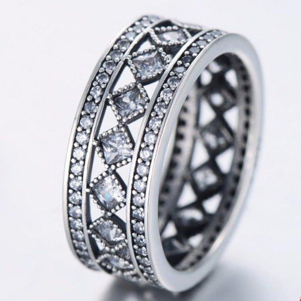 Anel Prata Clássico com Zircônias