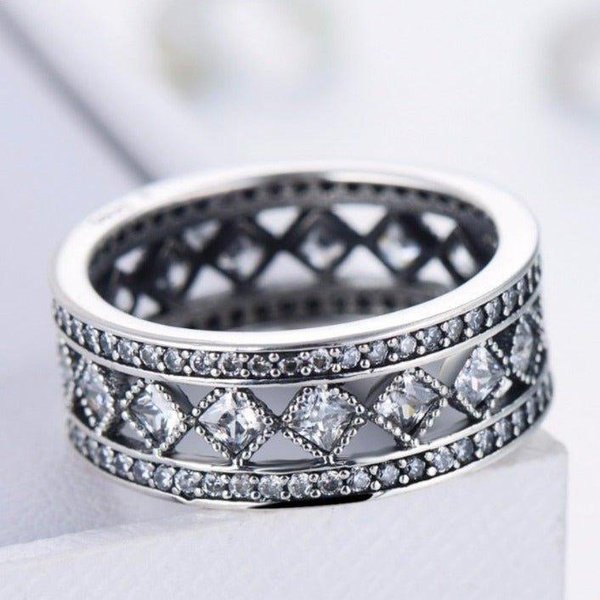 Anel Prata Clássico com Zircônias