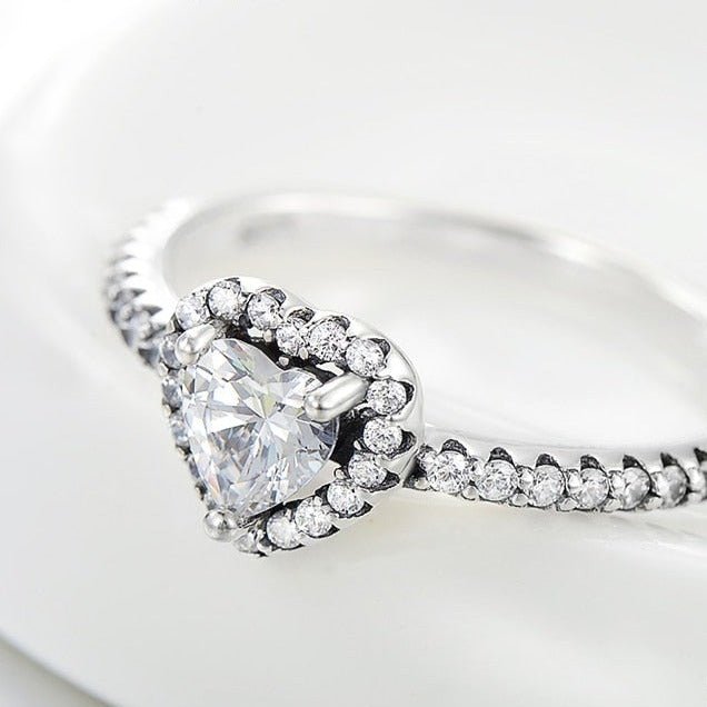 Anel Prata com Coração de Zircônia