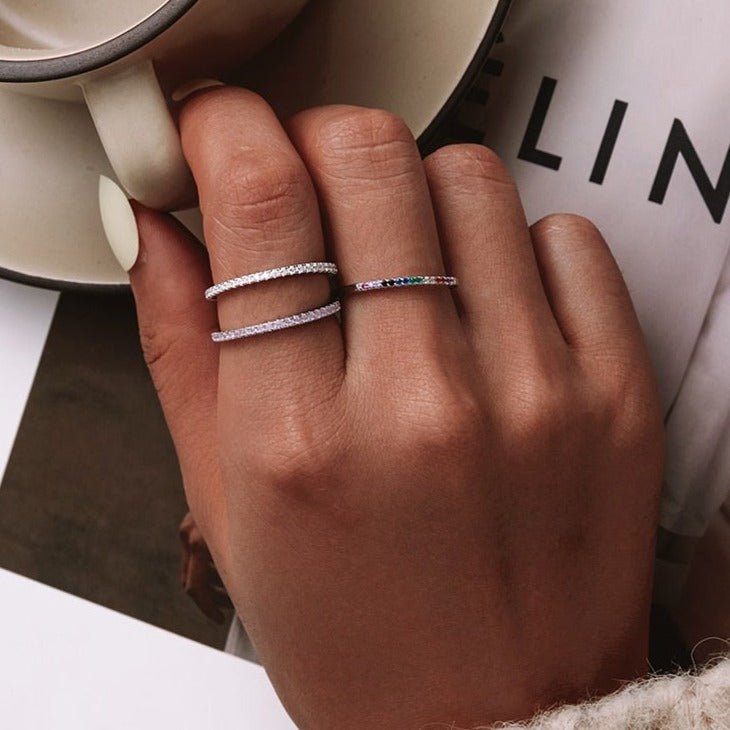 Anel Prata com Cravejados de Zircônias Brancas