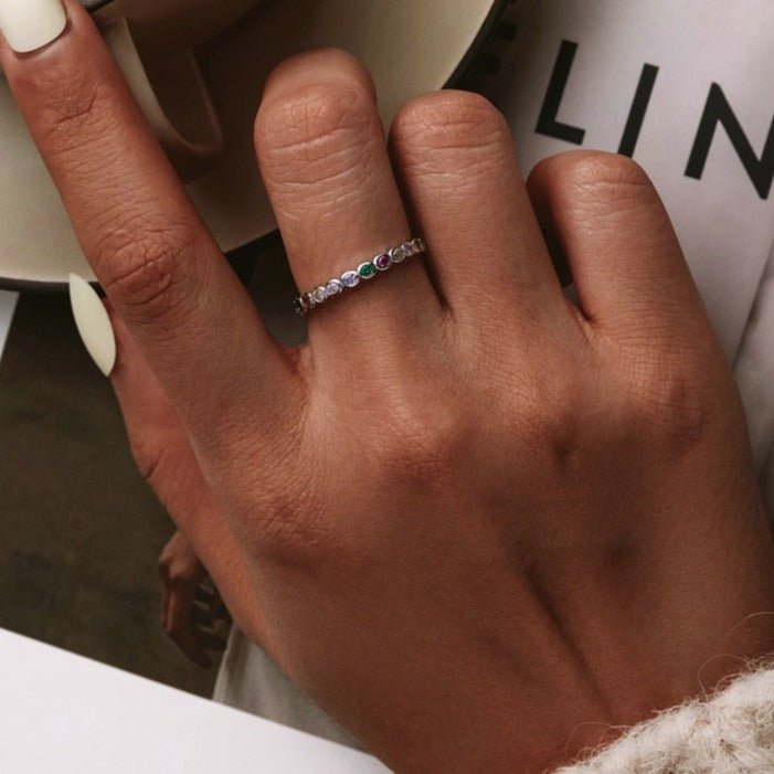 Anel Prata com Cravejados Redondos de Zircônia Coloridos