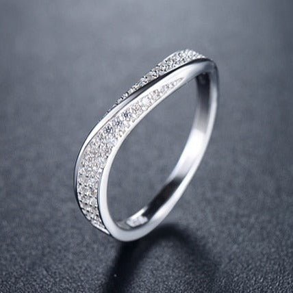 Anel Prata Onda de Zircônias