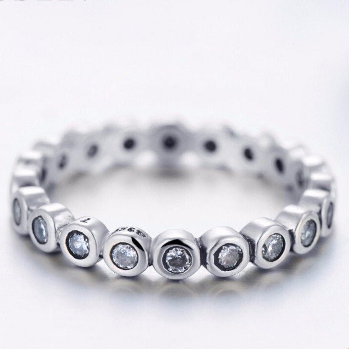 Anel Prata Sequência de Zircônias