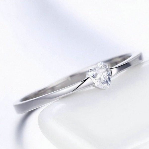 Anel Solitário Prata com Zircônia Coração