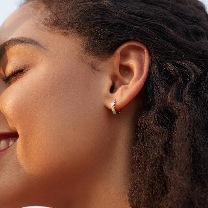 Brinco Prata de Argola Corações Coloridos Rainbow