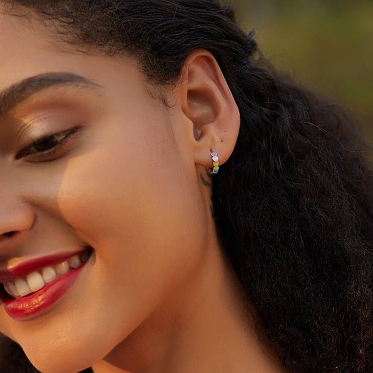 Brinco Prata de Argola Corações Coloridos Rainbow