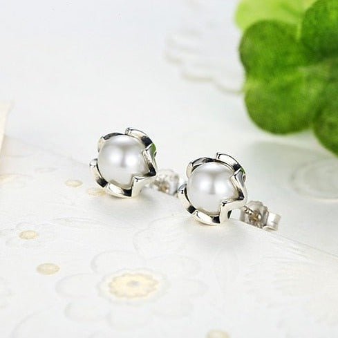 Brinco Prata Redondo Flor de Pérola
