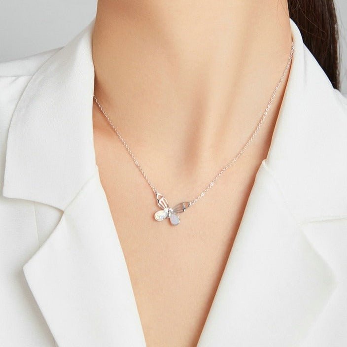 Colar Borboleta de Opala Prata