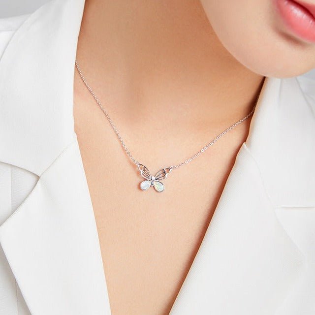 Colar Borboleta de Opala Prata