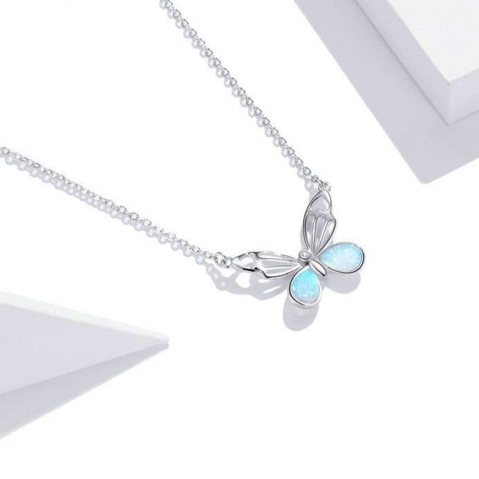 Colar Borboleta de Opala Prata