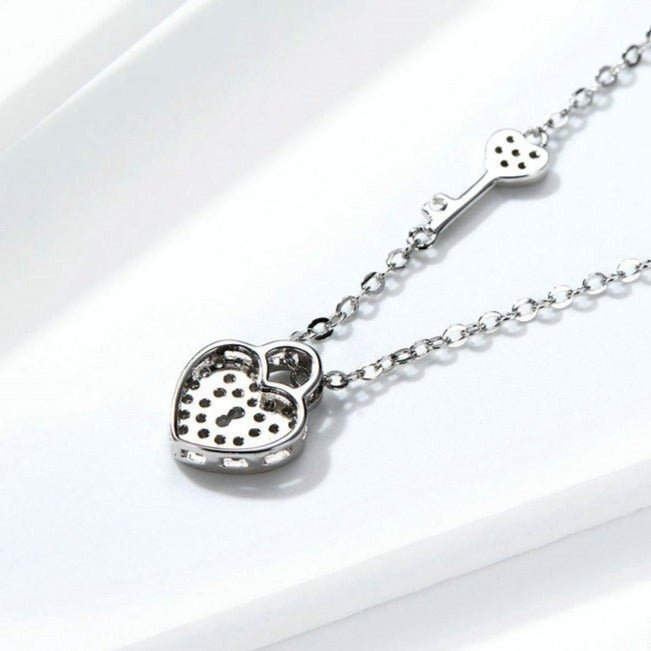 Colar Cadeado de Coração Prata