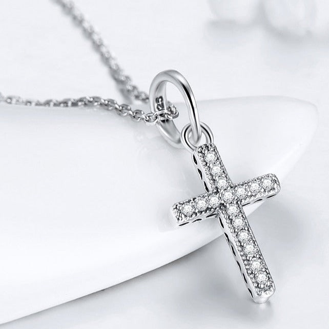 Colar Cruz de Zircônia Prata